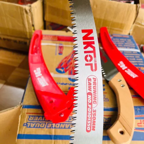 Cưa cầm tay NKTOP 350mm lưỡi thép sắc bén – Cưa cành, cưa gỗ, cưa cây tiện dụng, bền chắc
