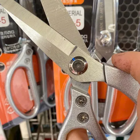 Kéo bếp Nhật Bản sk-5 MARLIN , Lưỡi thép cứng, sắc bén, Cán hợp kim
