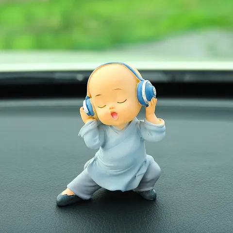 Tượng Chú Tiểu Quét Nhà Mini – Trang Trí Ô Tô, Để Bàn, Resin Chibi Dễ Thương