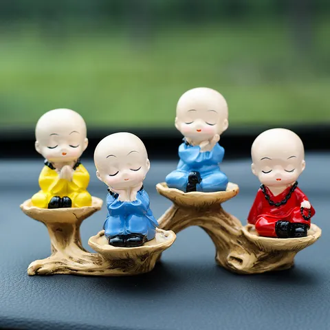 Tượng Chú Tiểu Thiền Ý Ngồi Gốc Cây – Trang Trí Ô Tô, Để Bàn, Nhà Cửa, Resin Chibi