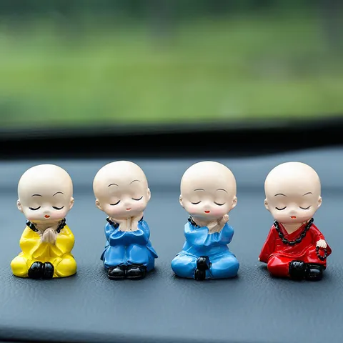 Tượng Chú Tiểu Thiền Ý Ngồi Gốc Cây – Trang Trí Ô Tô, Để Bàn, Nhà Cửa, Resin Chibi