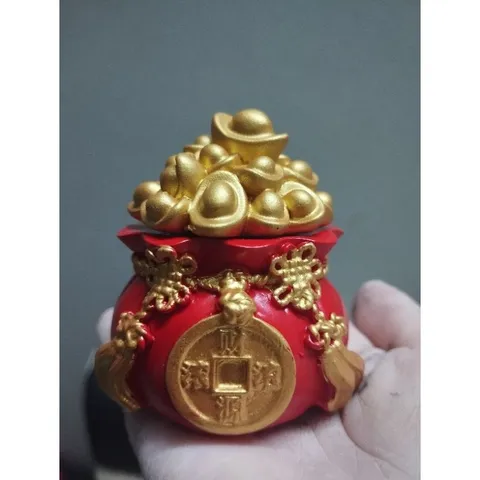 Hũ đựng muối gạo màu đỏ, nắp nhũ vàng sang trọng