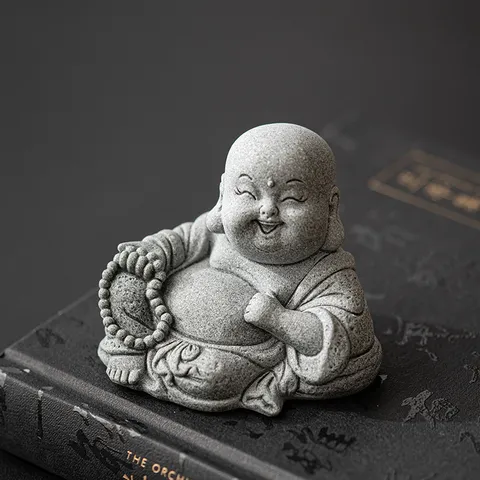 Tượng Di Lặc cầm chuỗi hạt đá sa thạch