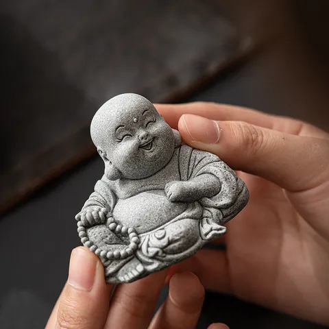 Tượng Di Lặc cầm chuỗi hạt đá sa thạch