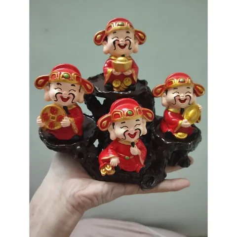 Bộ tượng bốn ông thần tài ôm thỏi vàng kèm đế 4 ô