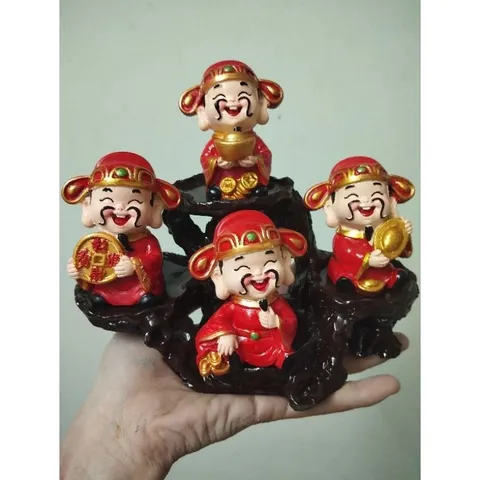 Bộ tượng bốn ông thần tài ôm thỏi vàng kèm đế 4 ô