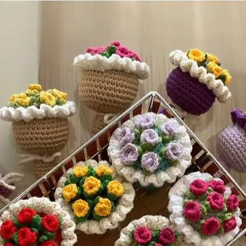Móc khóa bó hoa hồng len, móc khóa bó hoa hồng mini treo balo, làm quà tặng