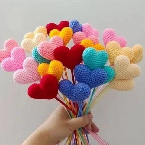 Hoa trái tim bằng len, cành trái tim len làm quà tặng
