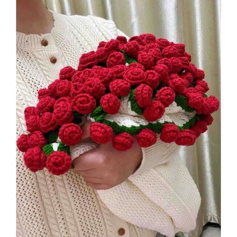 Thảm len hoa hồng, khăn choàng hoa, bó hoa len làm quà tặng