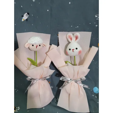 Bó hoa đầu thú len dùng làm quà tặng