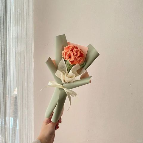 Bó hoa cẩm chướng len 1 bông dùng làm quà tặng