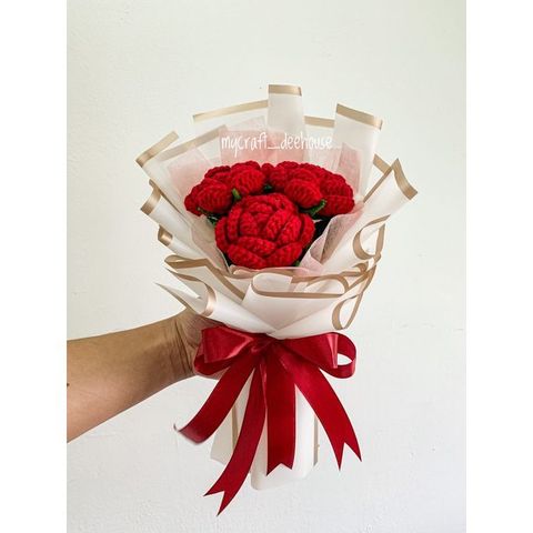 Bó hoa hồng len 3 bông dùng làm quà tặng
