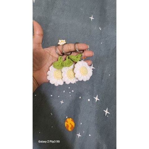 Móc khóa hoa cúc len gắn balo, làm quà tặng