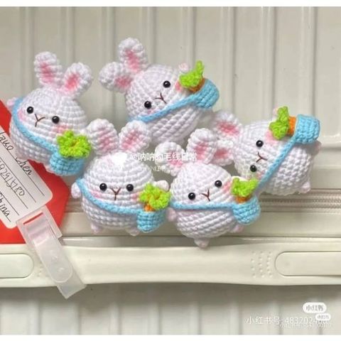 Móc khóa len thỏ đeo cà rốt dễ thương làm quà tặng, treo balo