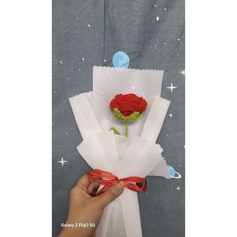 Bó hoa hồng len làm quà tặng