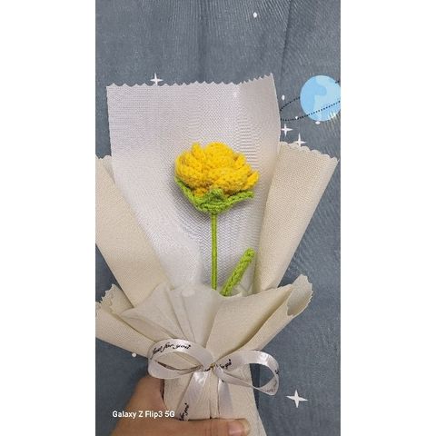 Bó hoa hồng len làm quà tặng