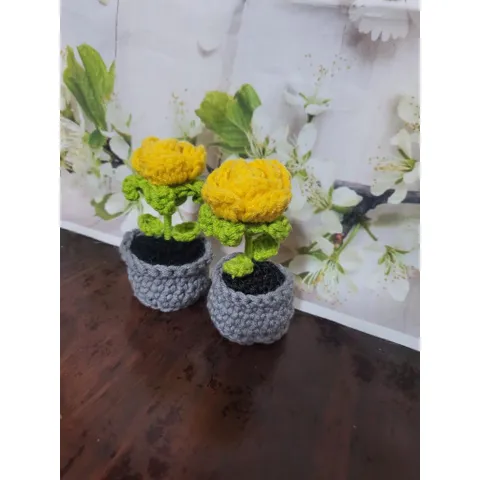 Chậu hoa hồng len mini trang trí bàn làm việc, quà tặng
