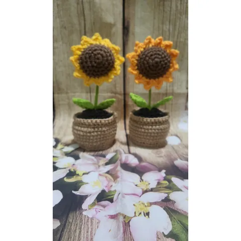 Chậu hoa hướng dương len dùng làm quà tặng, trang trí bàn làm việc