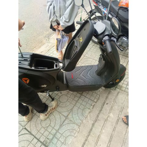 Thảm lót sàn XE Yadea Icandy ( Cao su , dẻo dai , dày dặn , như zin , dể dàng , vệ sinh )