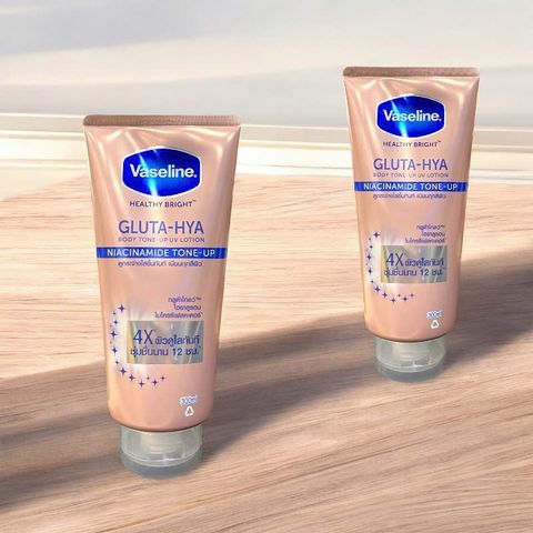 Sữa Dưỡng Thể Vaseline 4X Gluta-Hya Niacinamide Tone Up 300ml (Hàng nhập khẩu có tem phụ)