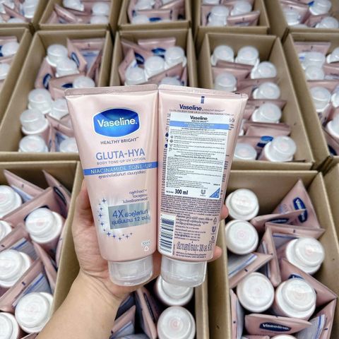 Sữa Dưỡng Thể Vaseline 4X Gluta-Hya Niacinamide Tone Up 300ml (Hàng nhập khẩu có tem phụ)