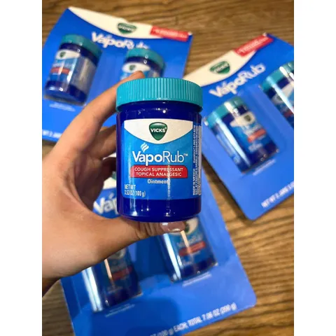 Dầu cù là Vicks Vaporub Mỹ ấm ngực giảm ho, giảm đau dành cho người lớn và trẻ em từ 2 tuổi