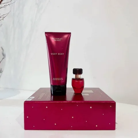 Set dưỡng thể và nước hoa Victoria’s Secret Very Sexy ( Lotion + Nước hoa )