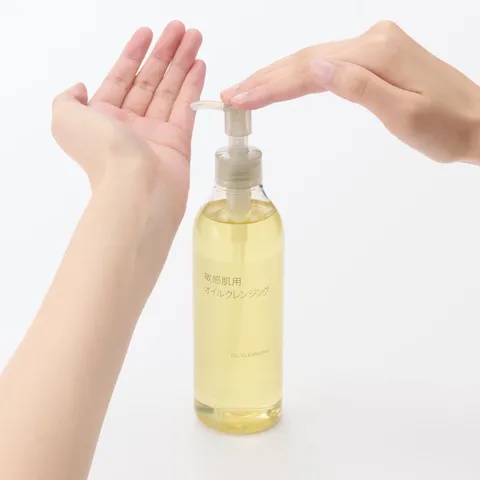 Dầu Tẩy Trang Muji Mild Cleansing Oil 300ml - Nhẹ Dịu Cho Da Nhạy Cảm, Làm Sạch Sâu, Nhũ Hóa Dễ Dàng 388800
