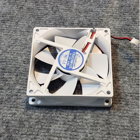 Quạt tản nhiệt DC12V dành cho bầu lạnh máy lọc nước (9x9x2.5cm) 0.2A. (Màu trắng hoạc đen)