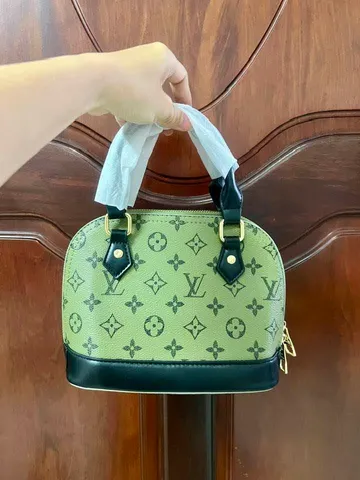(ẢNH THẬT) - Túi xách Nữ Cầm Tay Dáng Hến Chất Da Dày Dặn In Họa Tiết Siêu Cưng Size 20 KÈM DÂY ĐEO CHÉO