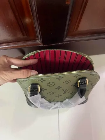 (ẢNH THẬT) - Túi xách Nữ Cầm Tay Dáng Hến Chất Da Dày Dặn In Họa Tiết Siêu Cưng Size 20 KÈM DÂY ĐEO CHÉO