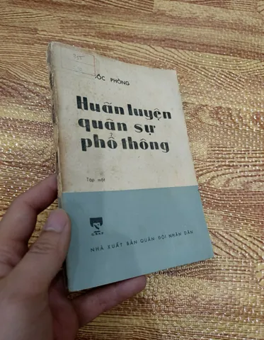 Huấn luyện quân sự phổ thông (tập 1) (sách cũ)