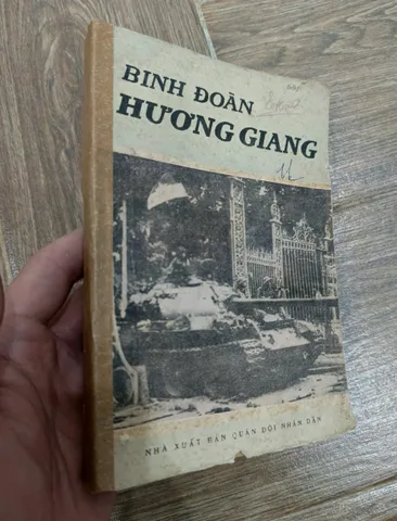 Binh đoàn Hương Giang (sách cũ)
