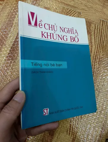 Về chủ nghĩa khủng bố (sách cũ)