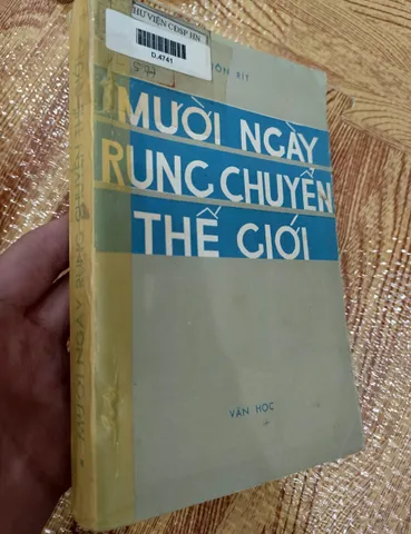 Mười ngày rung chuyển Thế giới (sách cũ)