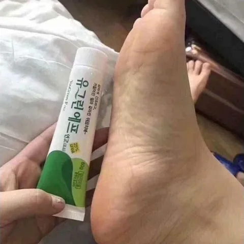 Kem nứt gót chân Hàn Quốc mềm mại da hiệu quả chất lượng