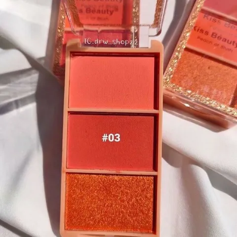 Phấn má hồng 3 ngăn Kiss Beauty Peach of Blush 807609