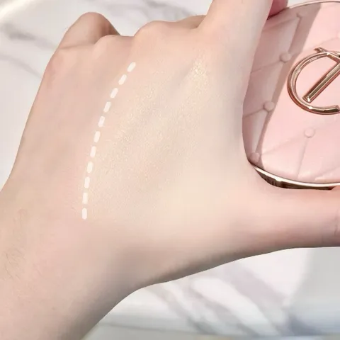 Phấn Nước Tạo Hiệu Ứng Sáng Mịn Tự Nhiên CT Pillow Talk Beautifying Cushion Foundation 12g Tone da sáng 807976
