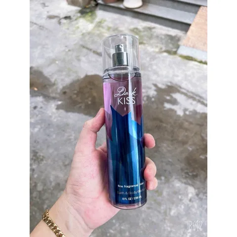 Xịt Thơm toàn thân BATH AND BODY Works 236ml Dark kiss 809011