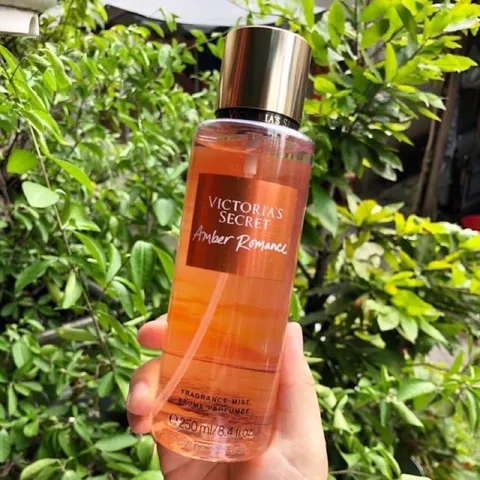 Xịt thơm toàn thân Victoria's Secret Amber Romance 250 ml 809046