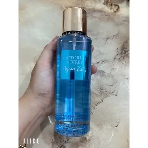 Xịt thơm mist tông nước hoa Victoria's Secret - Aqua Kiss - Fragrance Mist 250mL 809337
