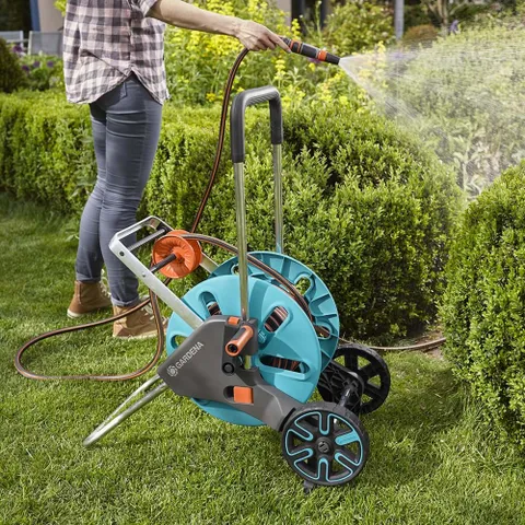 Vòi tưới cây xe cuộn 20 mét Gardena 18517-20