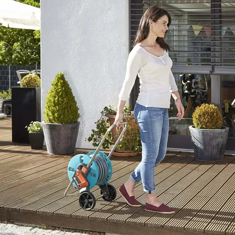 Bộ vòi tưới cây xe cuộn 20 mét Gardena 18502-20