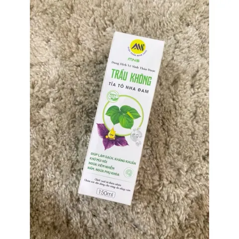 Dung Dịch Vệ Sinh Thảo Dược Trầu Không Tía Tô Nha Đam MNS Chai 150ml