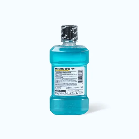 Nước súc miệng Listerine Cool Mint (Chai 250ml) giúp bảo vệ khoang miệng 24h khỏi vi khuẩn và nguyên nhân gây hôi miệng.