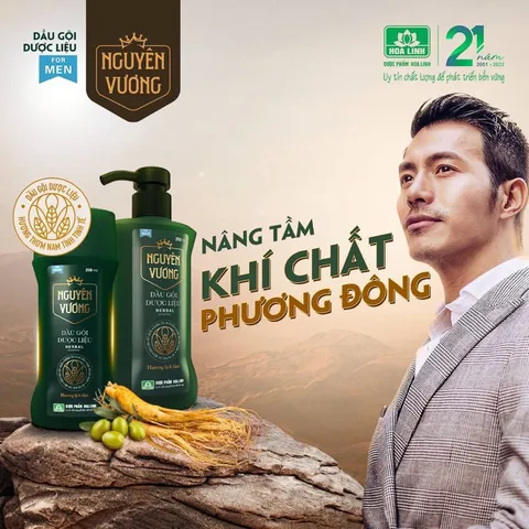 Dầu gội Dược liệu Nguyên Vương (Chai 180ml) giúp nuôi dưỡng tóc và da đầu từ gốc, làm sạch tóc và da đầu, sạch gàu.