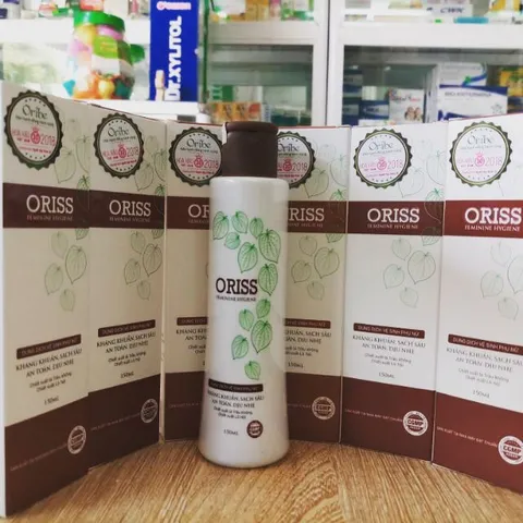 Dung Dịch Vệ Sinh Phụ Nữ Oriss Chiết Xuất Lá Trầu Không và Không Gây Kích Ứng - Chai 150ml