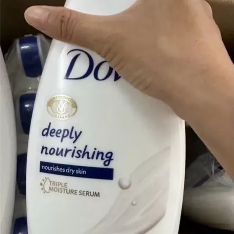 Sữa tắm dưỡng ẩm Deeply Nourishing Body Wash 750ml