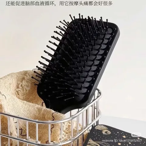 Lược Gỡ Rối Tóc Kérastase Holiday Travel Brush 2024 Edition Màu Đen 812079