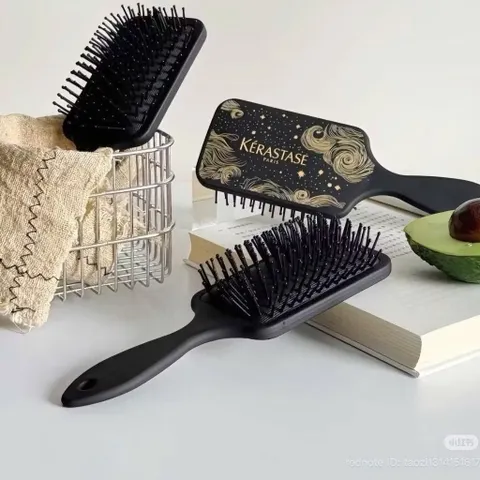 Lược Gỡ Rối Tóc Kérastase Holiday Travel Brush 2024 Edition Màu Đen 812079